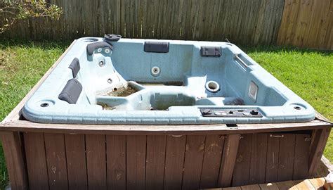 Many master spas hot tubs have an internal drain that once your hot tub is empty, it's time to go in with a soft cloth and cleaner. Hot Tub / Spa Drain and Clean - Poolwerx