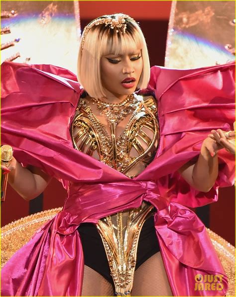 Nicki Minaj Performs A Rap Medley At Mtv Vmas Video Photo