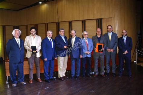 Gracias por tanto apoyo incondicional por la ciudad. Premio de Periodismo Silvia Galvis | Sociales | Vanguardia.com