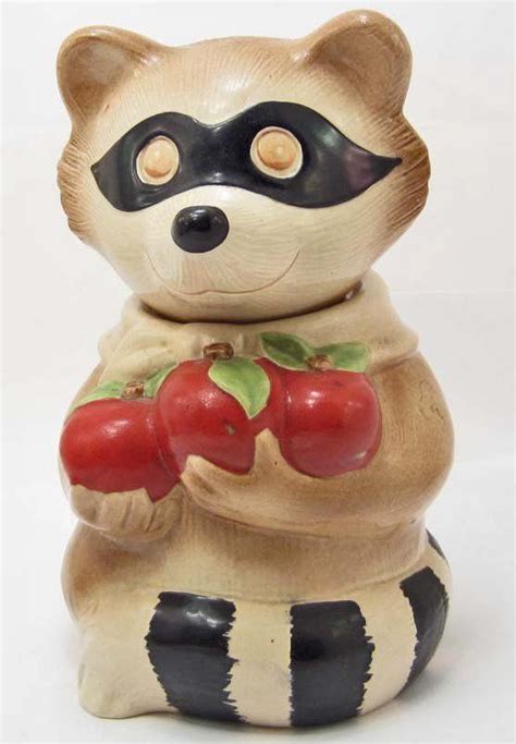 Cookie Jar Raccoon Bandit Metlox Dec 15 2013 Pioneer Auction