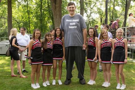 Tallest Man In The United States Igor Vovkovinskiy Dies From Heart
