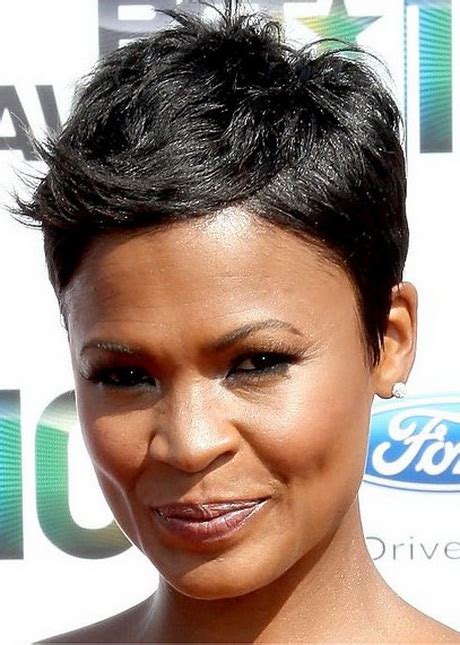 Short hairstyles are always trendy and popular for their easy and low maintenance feature. Low maintenance short haircuts for women