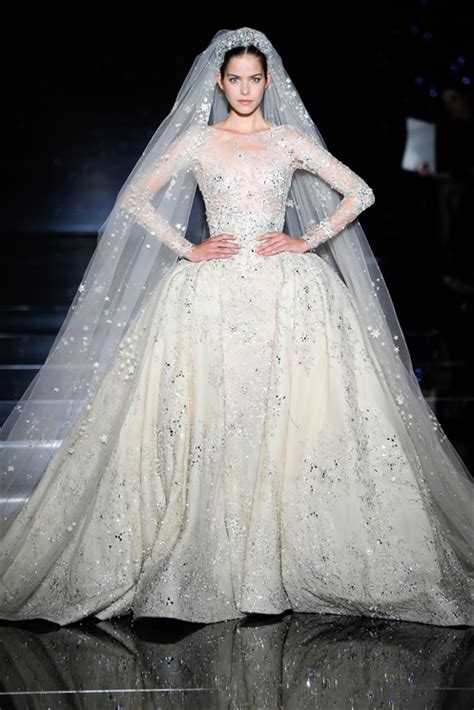 The choice of the bride dress is traditionally one of the most more and more wedding designers pays attention to the texture of the skirt. Haute Couture Wedding Dresses 2015-2016