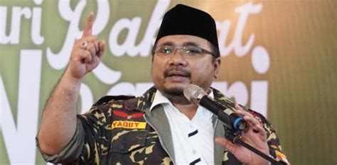 Sementara di kasus petamburan, habib rizieq bersama 5 orang petinggi fpi dijatuhi hukuman 8 bulan penjara. Gus Yaqut: Apa Istimewanya Habib Rizieq Sehingga Bebas Protokol Covid-19?