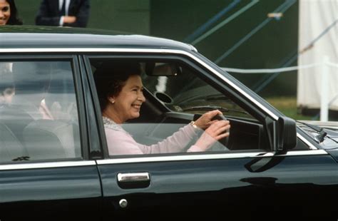 does queen elizabeth drive her majesty has no license