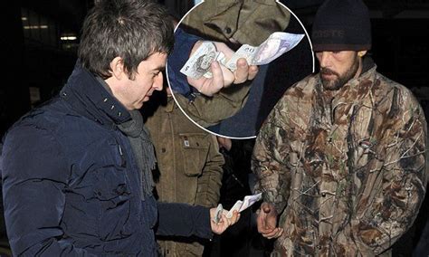 Noel Gallagher Gives £20 Note To Homeless Man In Manchester Homeless Man Noel Gallagher Man