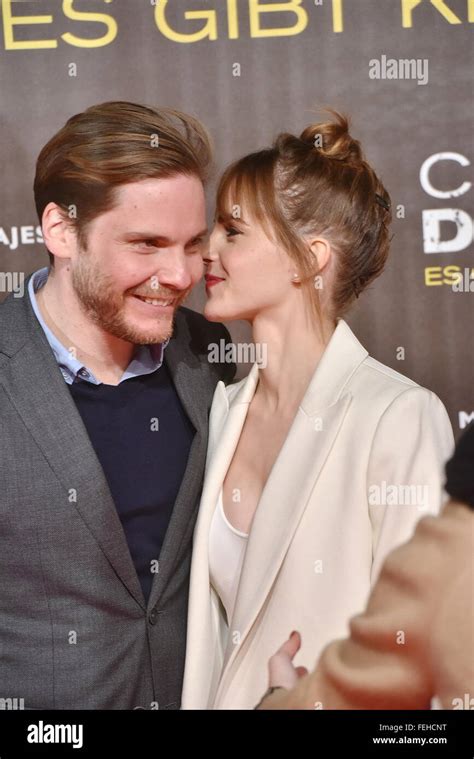 Emma Watson Daniel Bruehl Llegadas Alfombra Roja Premiere