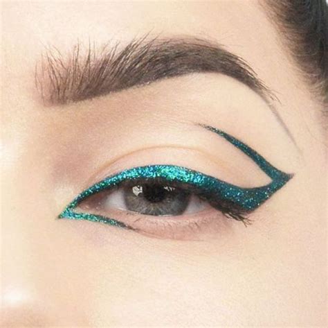 9 cool girl graphic eyeliner looks you can actually wear makeup eyeliner artistry makeup