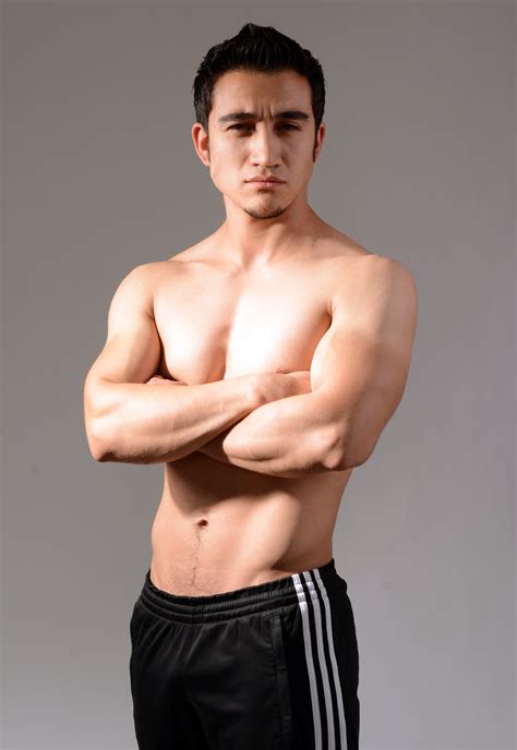 Fotos gratis persona deporte el maletero masculino modelo ropa ejercicio brazo músculo