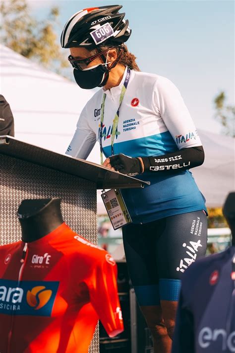 Innerlich und inwendig werden auch adverbial und prädikativ verwendet, inner. Giro-E: Rosa Fieber - Ansteckung erwünscht - sonoitalia.de