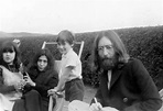 John Lennon, Julian Lennon, Yoko Ono and Kyoko Cox in Tywyn, Wales ...