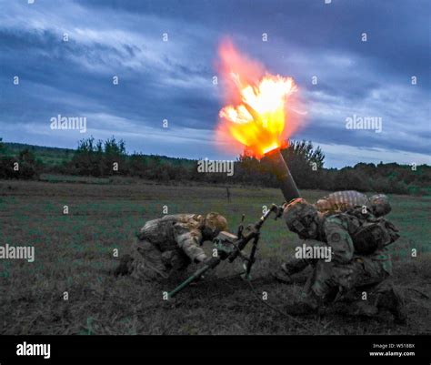 120mm Mortar Hi Res Stock Photography And Images Alamy