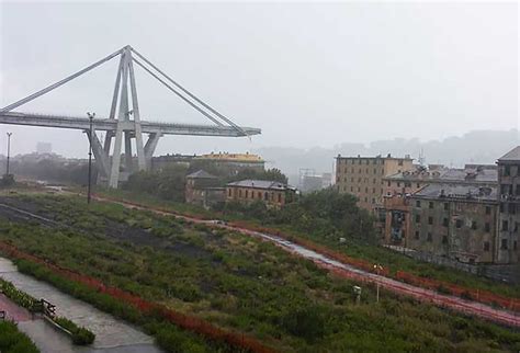 Hay 15 muertos y 70 heridos. Desplome del puente Morandi en Génova, Italia, en imágenes ...