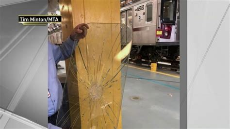 Subway Window Vandalism Could Force Mta To Reduce Service On No 7 Train Nbc New York