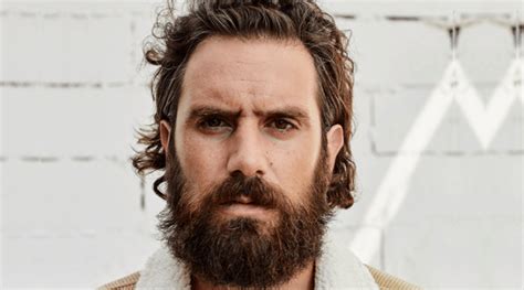 Abbracciami, baciamoci, ricordami tanto comunque andrà sarà un successo tu che mi dici asciugati i capelli tu. Tommaso Paradiso: il nuovo video è "Ricordami" | Stampa ...