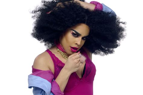 Pabllo vittar and gloria groove, both dressed in gucci from head to toe, on the cover of vogue brazil brazilian queens. Gloria Groove dança com MC Dora e Drik Barbosa no clipe de ...