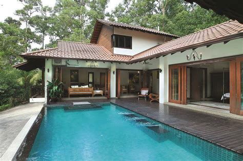 D'villa is a family hotel at tanahrimba estate in janda baik, perched on a verdant hill slope with dramatic views of the rainforest and valleys of bukit tinggi. Gerimis Senja Villa