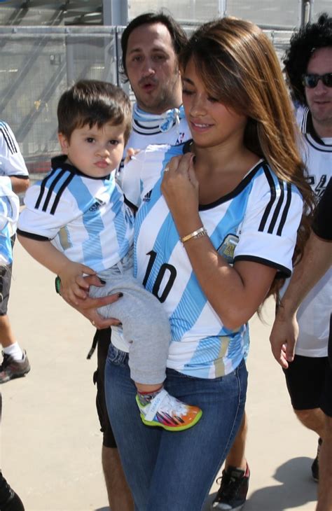 Photos Mondial 2014 Lionel Messi Sa Femme Et Son Baby Boy Aux