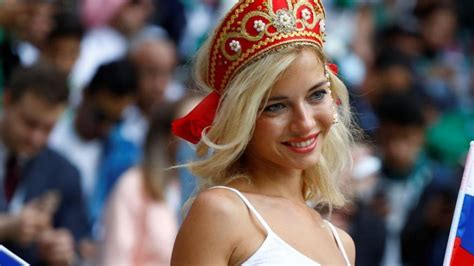 cette jolie supportrice devenue le visage de la russie n est pas n importe qui photos