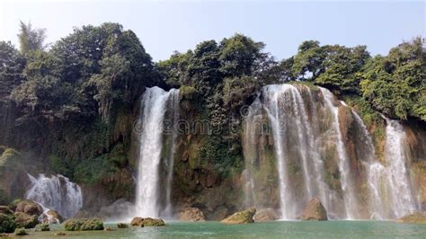 Ban Gioc Waterfalls At The Chinese And Vietnamese Border Stock Photo