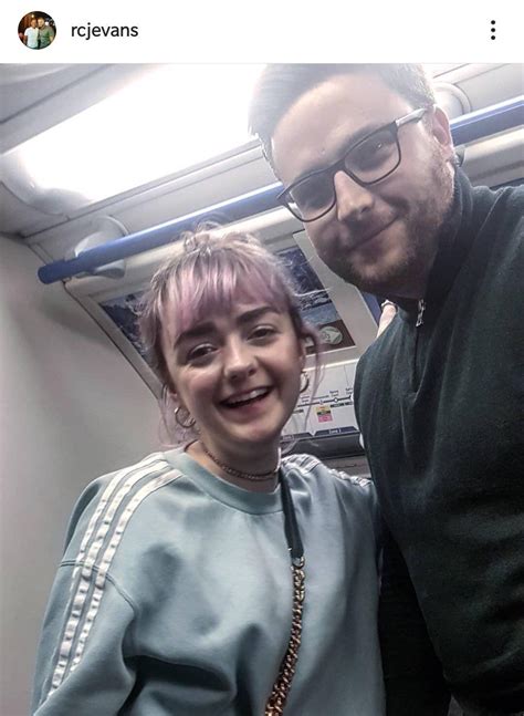 Maisie With A Fan In The London Underground Yesterday 170419 🇬🇧