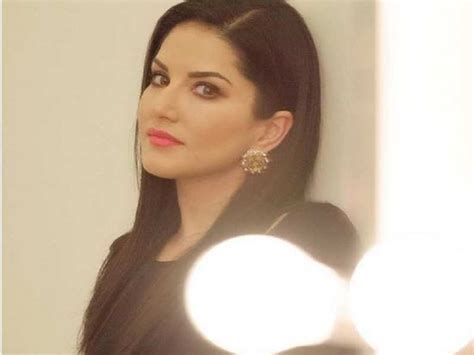 Pic Sunny Leone Looks Alluring Even As She Takes A Break Between Work