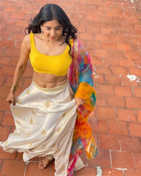 Hot Actress Sakshi Agarwal Sexy Navel Show Photoshoot Stills Navel Queens
