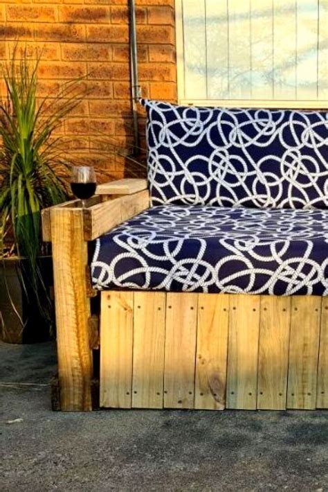 How To Make A Pallet Daybed For Patio Diy Pallet Furniture Outdoor