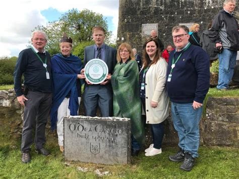 Presentation Of The Inaugural Clans Of Ireland Historical Site Plaque