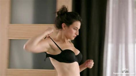Jenny Slate Nude Sexy The Fappening Uncensored Photo. 