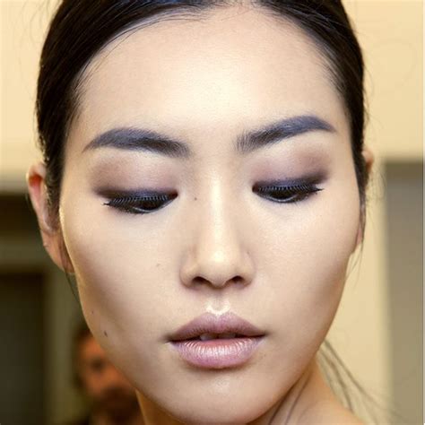 Rather Than A Fully Blown Smoky Eye Try This Softer Alternative By Smudging A Brown Shadow Or
