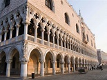The columns of the Palazzo Ducale, Venice - Italy Travel and Life