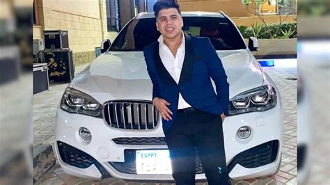 أبن الأصول الاغنية دى لأصحاب المصالح. عمر كمال بصورة أمام سيارته الفخمة: "الفلوس مش كل حاجة ...