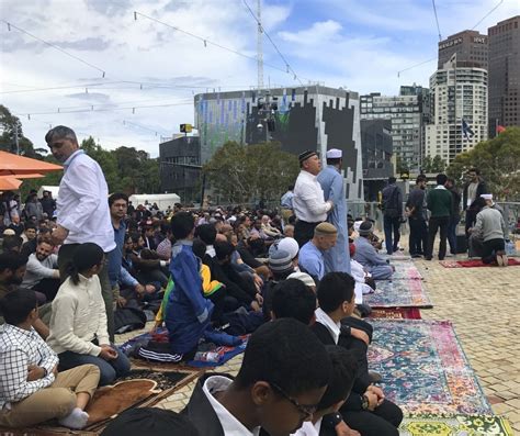 Special Jummah Prayer At Federation Square Photos From Al Siraat College