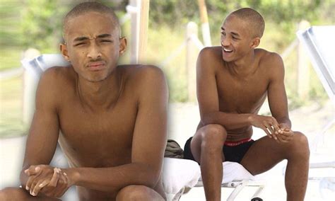 Jaden Smith Goes Shirtless On A Beach In Miami Daily Mail Online