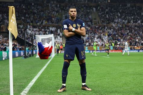 world cup golden boot kylian mbappe wins 2022 award after hat trick in final against argentina