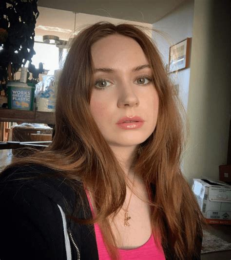 Ginger Mommy Karen Gillian Is Getting Bored At Home When Daddy Left Us