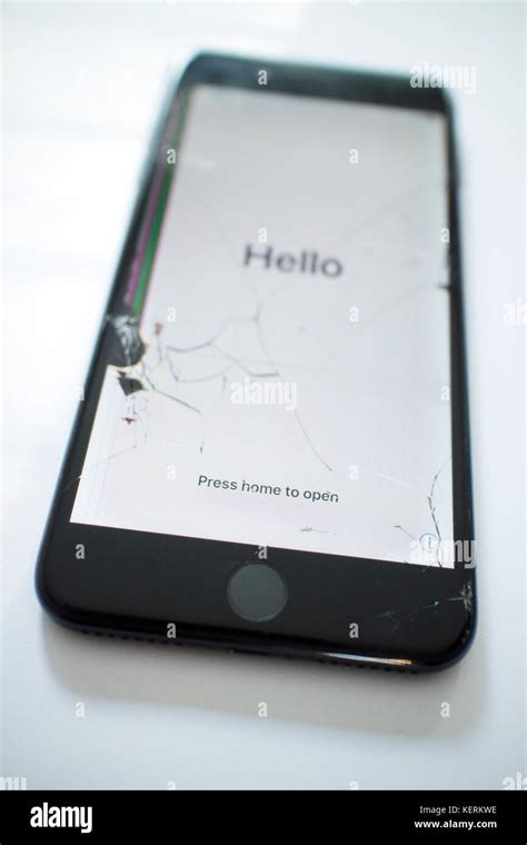 Apple Iphone 7 Plus With Cracked Screen Stock Photo Alamy