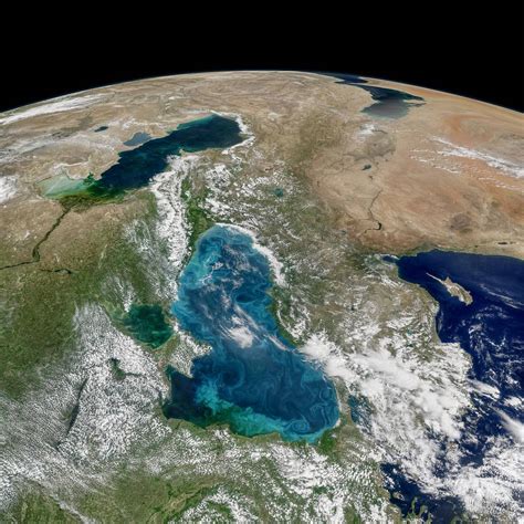 НАСА засне от Космоса Черно море в тюркоазено синьо Дебати