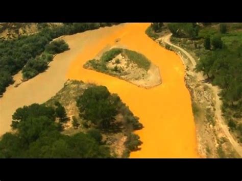 Mitunter wird er nach seiner englischen beziehcnung auch mit seiner länge von gut 2100 kilometern ist der oranje der zweitgrößte fluss in südafrika. Giftiges Abwasser färbt Fluss in Colorado orange - YouTube