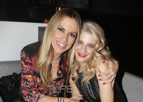 Μια τρυφερή φωτογραφία του αγαπημένου της δήμου αναστασιάδη, μαζί με τον λίγων μηνων γιο τους κοινοποίησε μέσω instagram η τζένη θεωνά. Τζένη Θεωνά: Απόλαυσε τον αγαπημένο της στη σκηνή, μαζί με ...