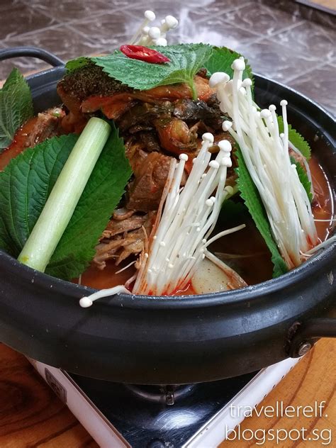 What To Eat In Korea Gamjatang 감자탕 Spicy Pork Bone Stew Travellerelf