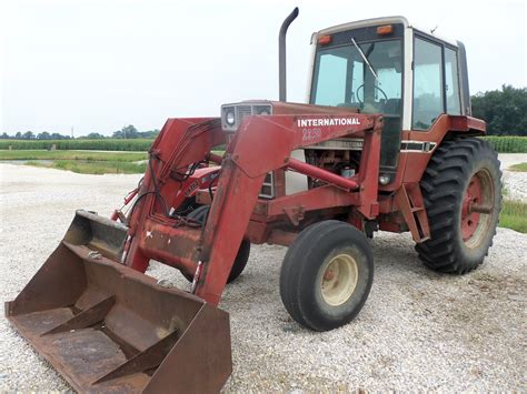 130hp International 1086 With 2350 Loader International Farmall