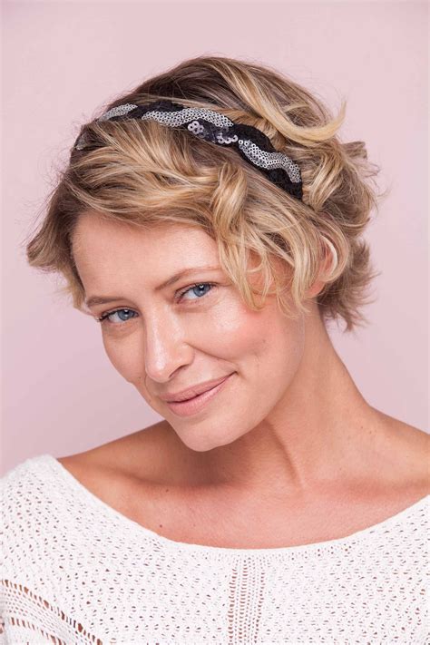 17 Devastatingly Cool Lace Headband Hairstyles Casual 20 Hairstyles