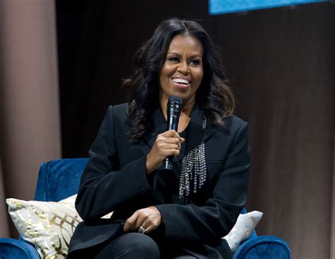 Michelle Obama Memoir ‘becoming Sells 14 Million Copies In One Week