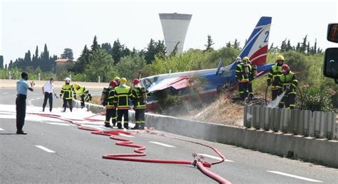 Comment Freine Un Avion à L Atterrissage - Un avion de la patrouille de France se crashe à l'atterrissage