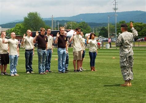 Us Army 2nd Recruiting Brigade Commander Administers Oath Flickr