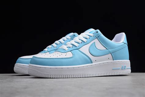 Designed by bruce kilgore and introduced in 1982, the air force 1 was the first ever basketball shoe to feature nike air technology, revolutionizing the game and sneaker culture forever. Nike Air Force 1 Low "UNC" Blue Gale/White AQ4134-400