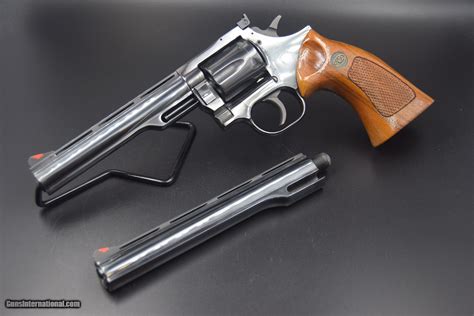 ORIGINAL DAN WESSON MODEL 15 2V REVOLVER IN 357 MAGNUM WITH TWO