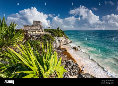 El Castillo Sobre El Mar Caribe Ruinas Mayas En Tulum Península De